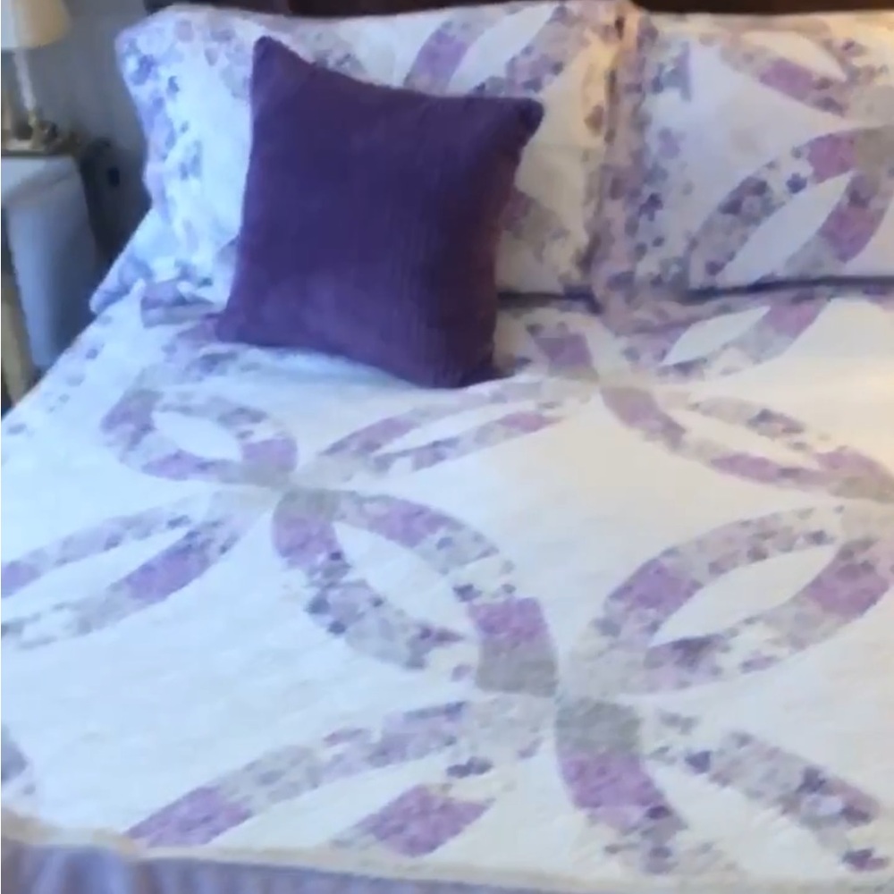 MARTHA STEWART FLORAL Quilt with   matching Shams🪻💐 - Picture 3 of 7